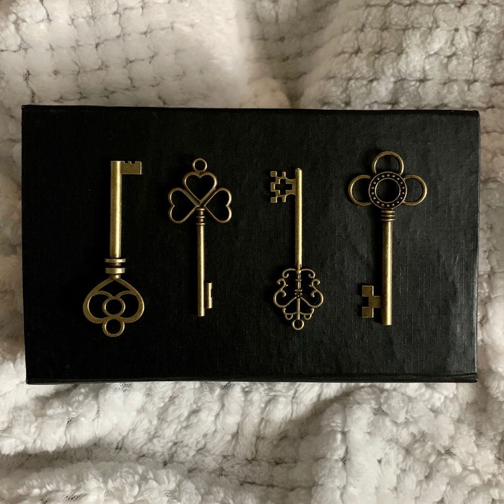 32 Brass Skeleton Keys